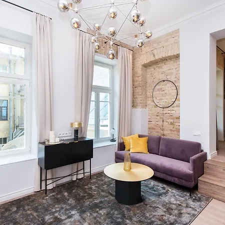 Elegant Avenue Apartment *