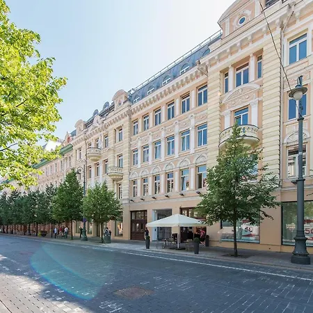 Elegant Avenue *