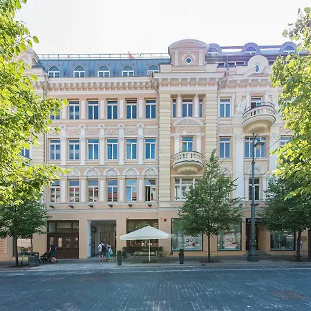 Elegant Avenue Apartment *